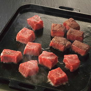 鹿児島県産黒毛和牛モモひとくちステーキ（300g入）