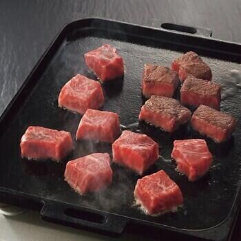 鹿児島県産黒毛和牛ひとくちモモステーキ用（300g）