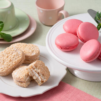 いちごミルクマカロン＆杏仁プリンダックワーズ