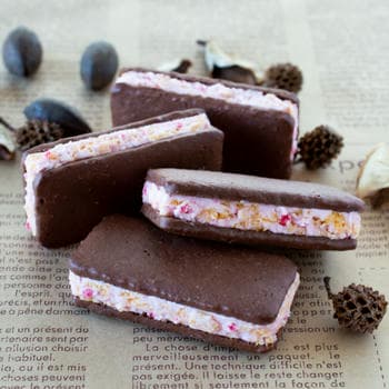 あまおうショコラサンドクッキー（16個入）