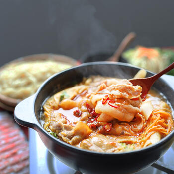 オリーブ豚 旨辛チゲ鍋（2人前）