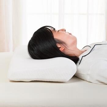 優しく支える低反発枕