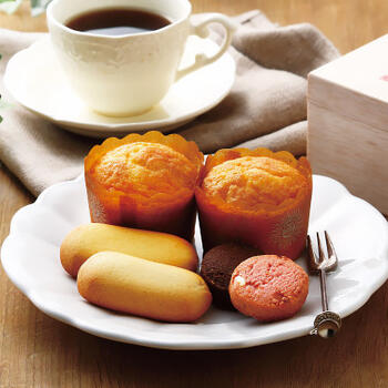 喜びあふれるお楽しみスイーツ（木箱入）