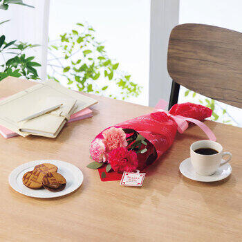 【生花】母の日花束とキャラメルサンドクッキーのセット