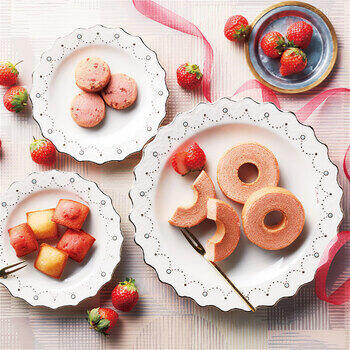 あまおう苺バウムクーヘン&プチフィナンシェギフトボックス FAO-25R