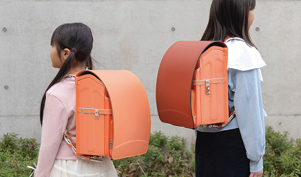 お子さまの成長に合わせてフラップの色を交換できます